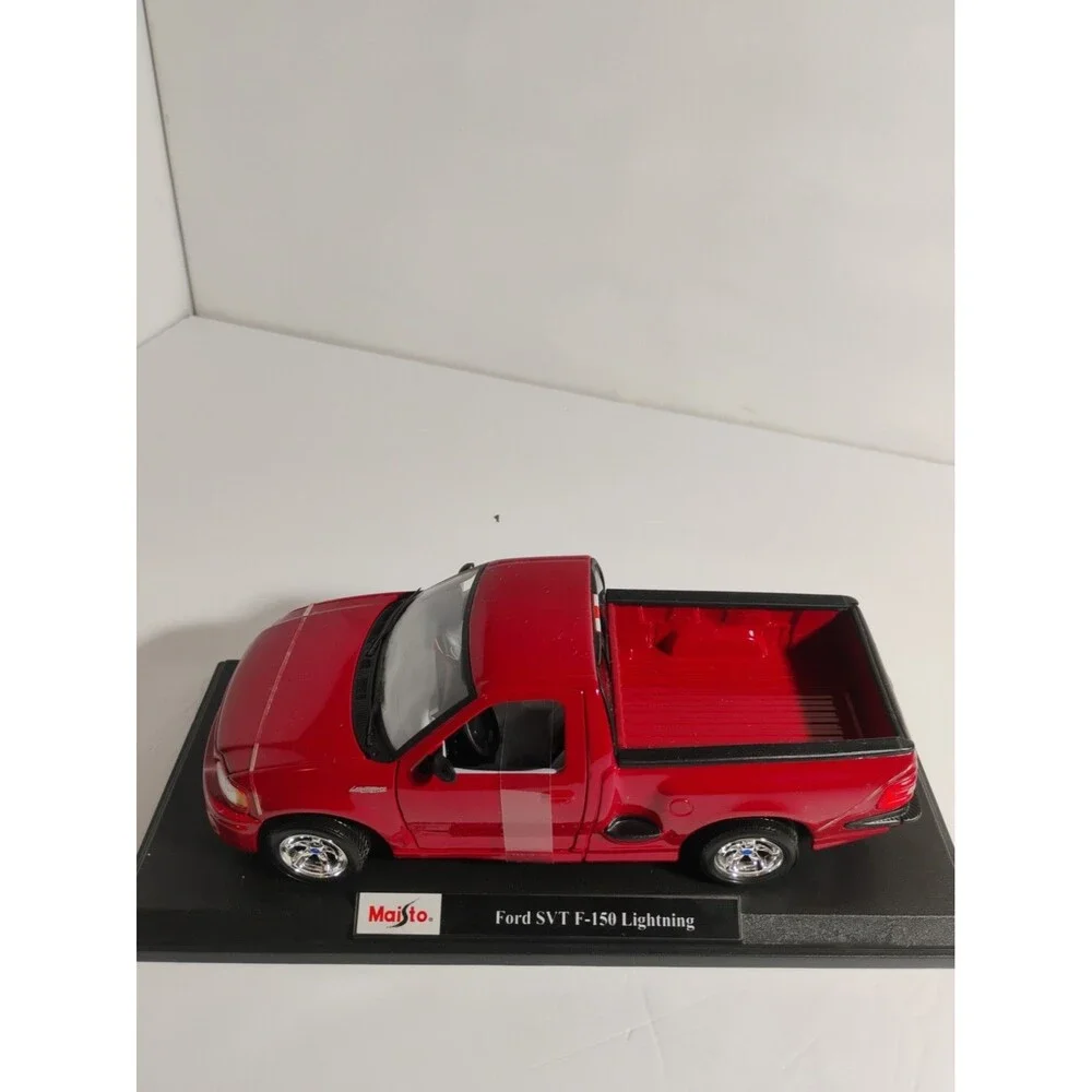 BURAGO GOLD Coll. 1999 Ford F-150 SVT LIGHTNING 1/21 Diecast Pickup Red